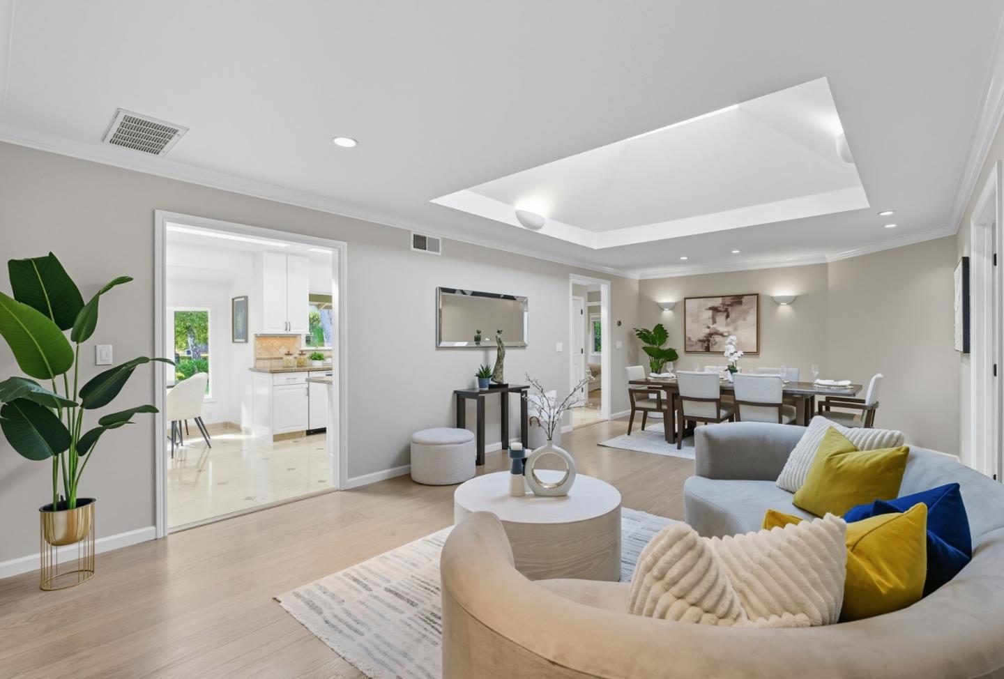 Detail Gallery Image 7 of 76 For 1660 Elmhurst Dr, Los Altos,  CA 94024 - 4 Beds | 2/1 Baths