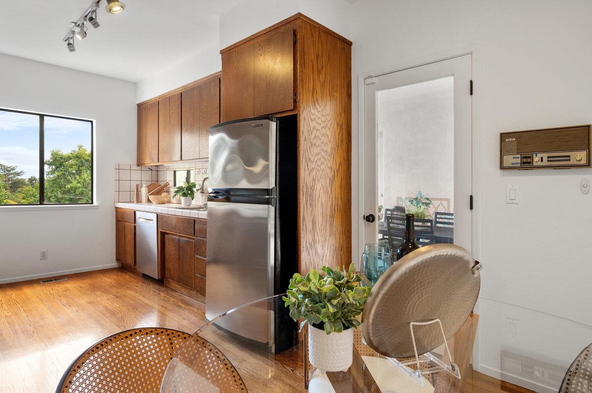 Detail Gallery Image 10 of 64 For 901 Laurelwood Dr, San Mateo,  CA 94403 - 3 Beds | 2/1 Baths