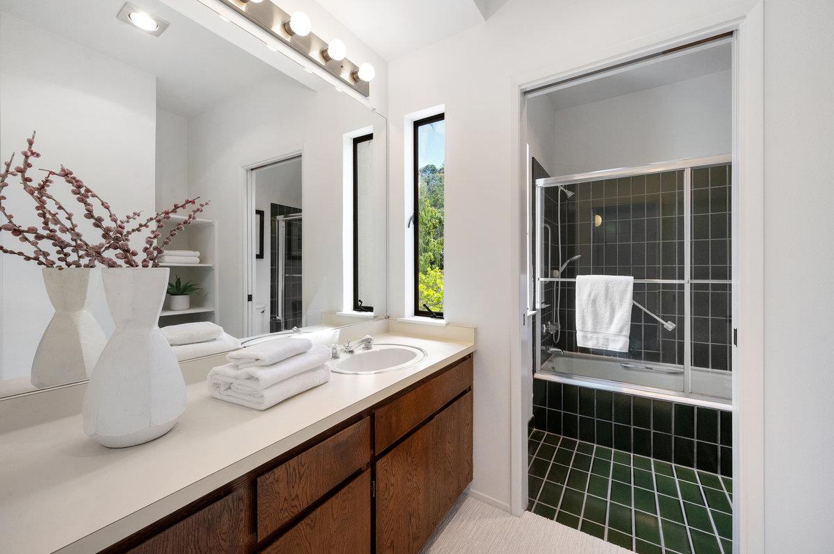 Detail Gallery Image 31 of 64 For 901 Laurelwood Dr, San Mateo,  CA 94403 - 3 Beds | 2/1 Baths