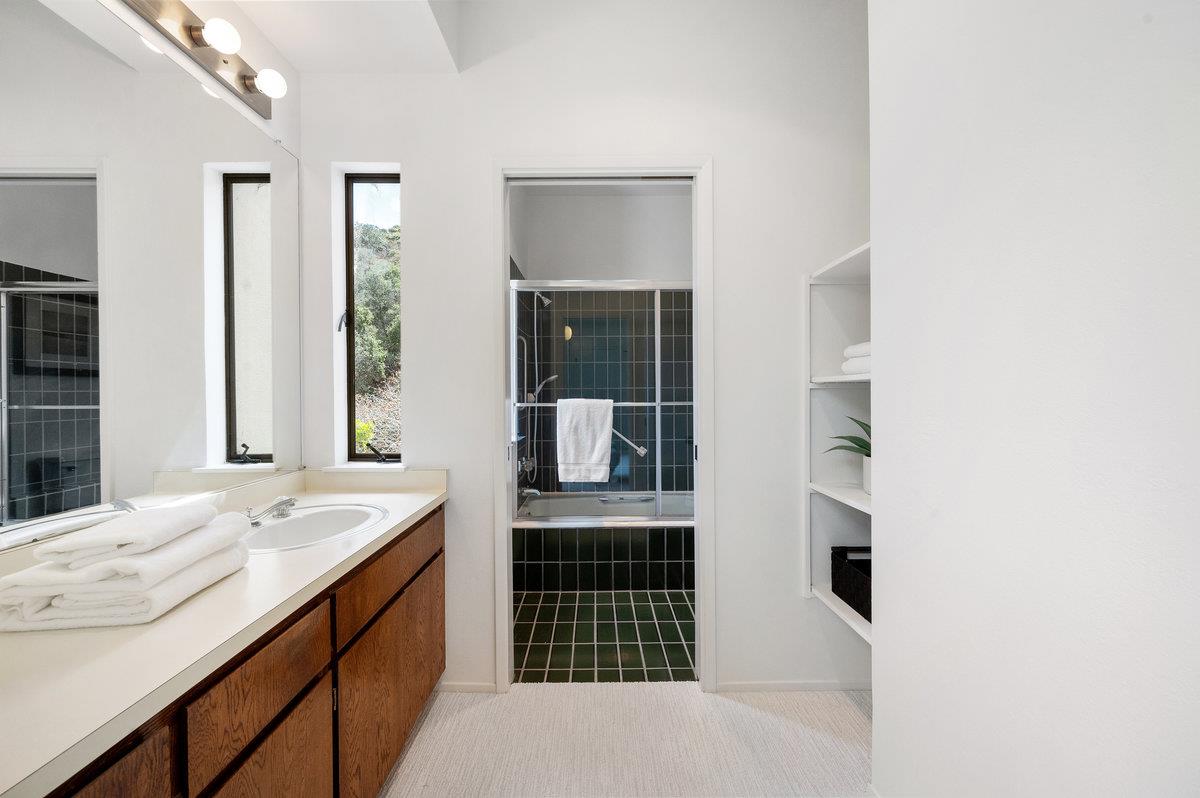 Detail Gallery Image 32 of 64 For 901 Laurelwood Dr, San Mateo,  CA 94403 - 3 Beds | 2/1 Baths