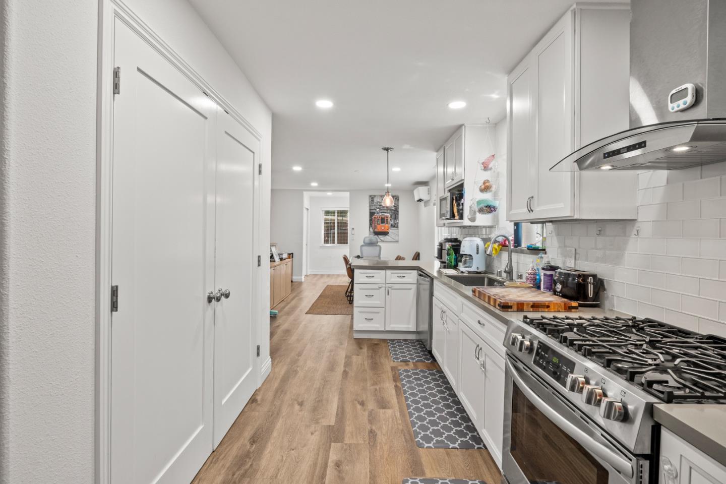 Detail Gallery Image 16 of 42 For 197 Nottingham Ave, Redwood City,  CA 94063 - – Beds | – Baths