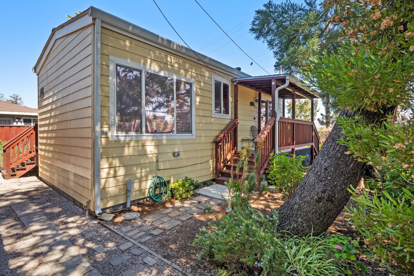 Detail Gallery Image 3 of 42 For 197 Nottingham Ave, Redwood City,  CA 94063 - – Beds | – Baths