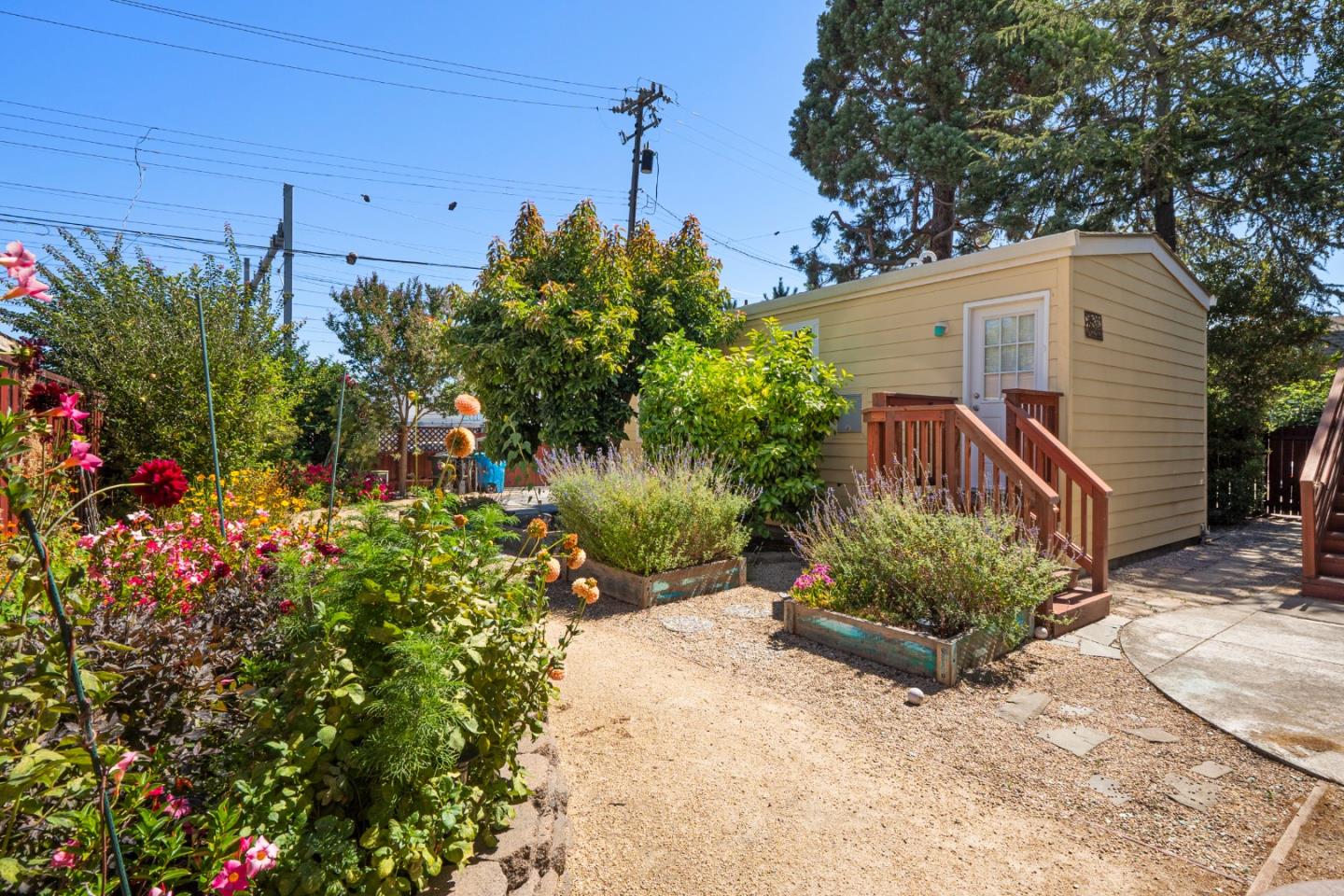 Detail Gallery Image 4 of 42 For 197 Nottingham Ave, Redwood City,  CA 94063 - – Beds | – Baths