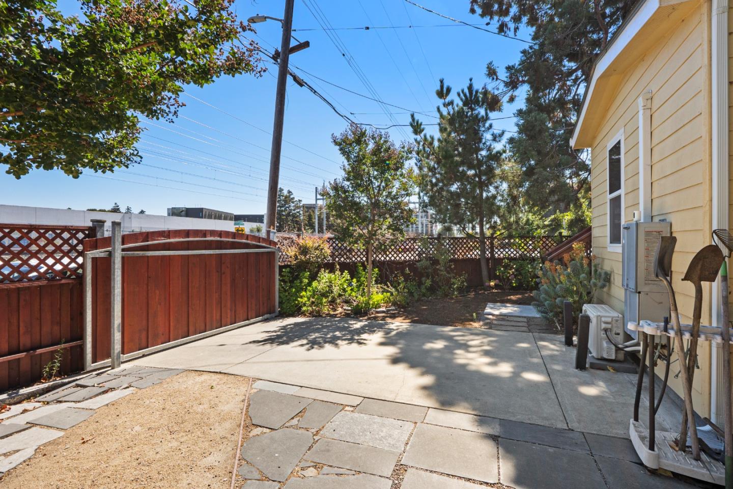 Detail Gallery Image 5 of 42 For 197 Nottingham Ave, Redwood City,  CA 94063 - – Beds | – Baths