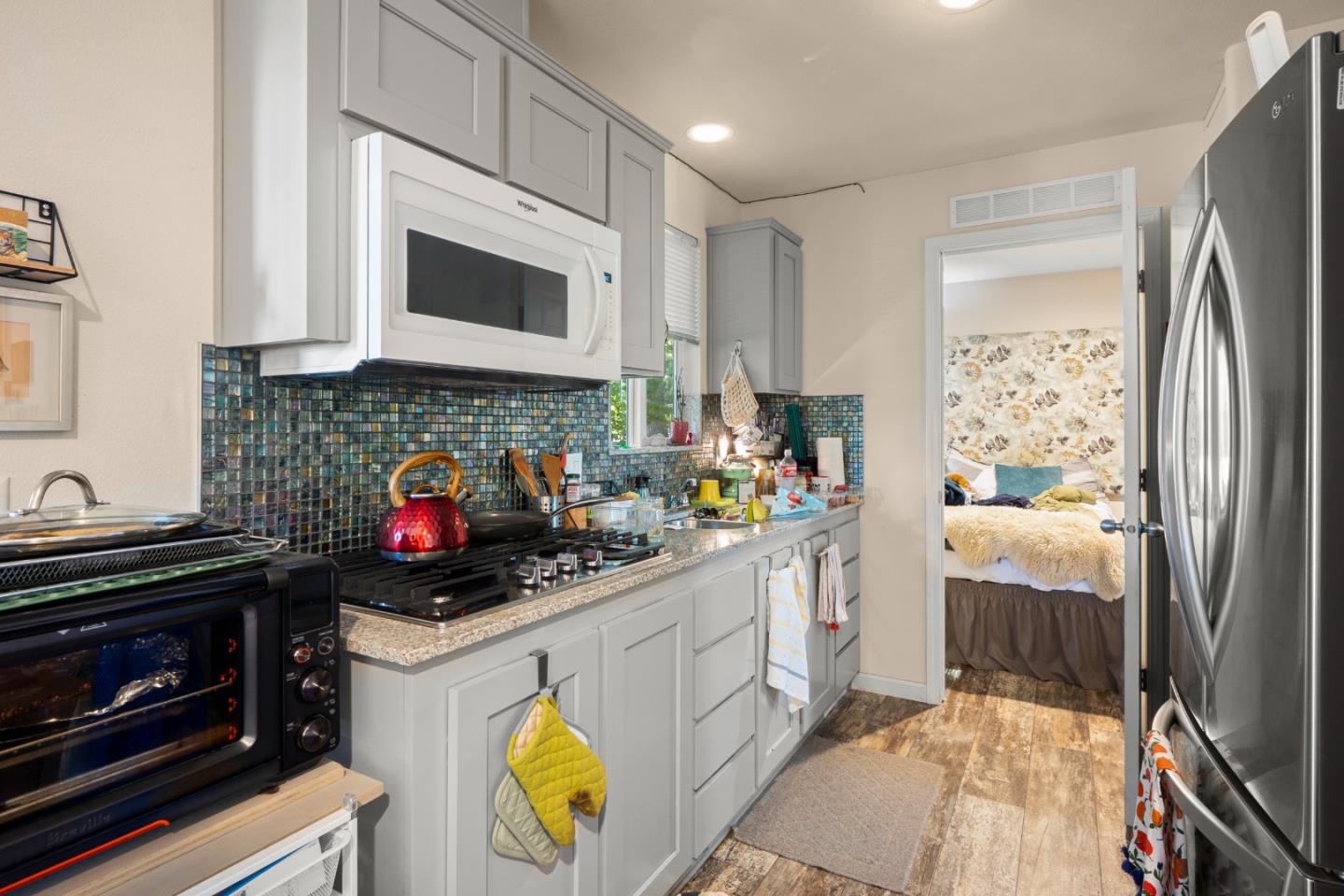 Detail Gallery Image 8 of 42 For 197 Nottingham Ave, Redwood City,  CA 94063 - – Beds | – Baths