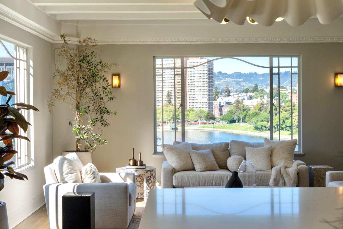 Detail Gallery Image 13 of 35 For 244 Lakeside Dr #10,  Oakland,  CA 94612 - 3 Beds | 3 Baths