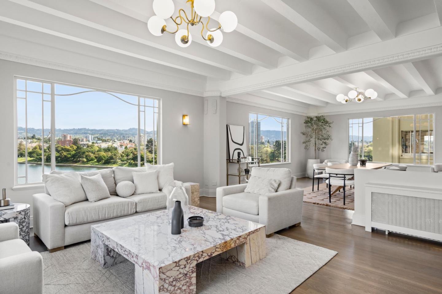 Detail Gallery Image 2 of 35 For 244 Lakeside Dr #10,  Oakland,  CA 94612 - 3 Beds | 3 Baths
