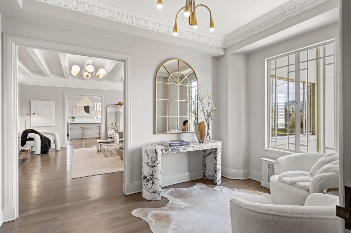 Detail Gallery Image 3 of 35 For 244 Lakeside Dr #10,  Oakland,  CA 94612 - 3 Beds | 3 Baths