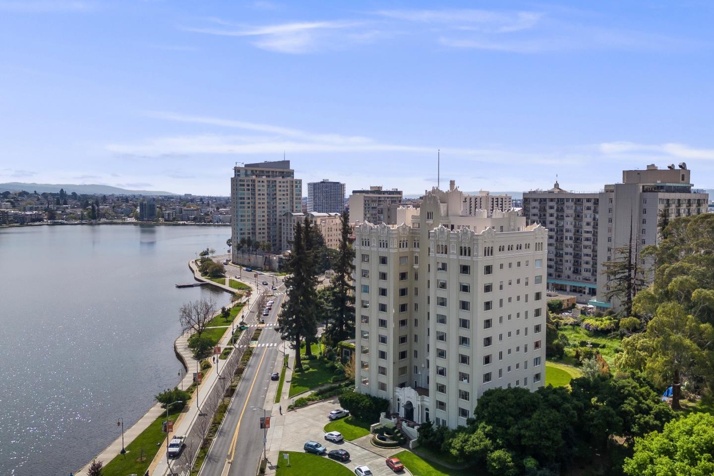 Detail Gallery Image 30 of 35 For 244 Lakeside Dr #10,  Oakland,  CA 94612 - 3 Beds | 3 Baths