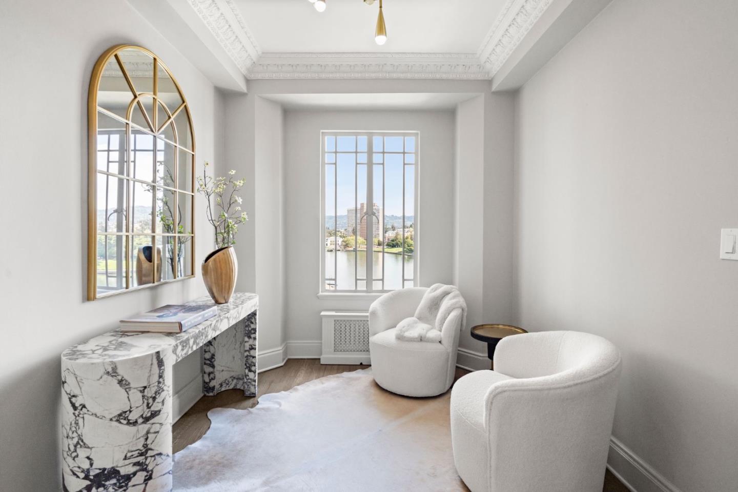 Detail Gallery Image 4 of 35 For 244 Lakeside Dr #10,  Oakland,  CA 94612 - 3 Beds | 3 Baths