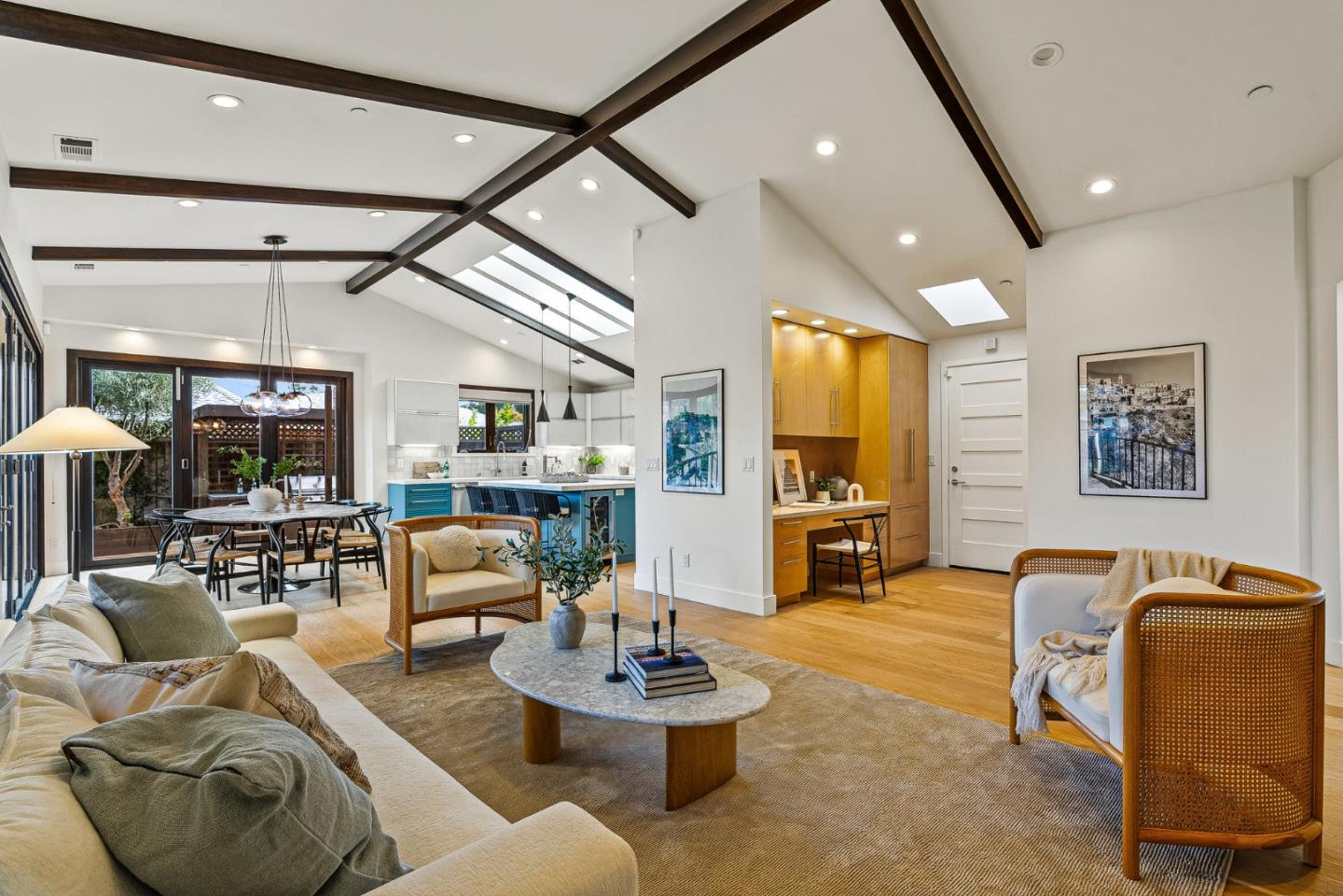 Detail Gallery Image 14 of 57 For 1683 Dalehurst Ave, Los Altos,  CA 94024 - 4 Beds | 2/1 Baths
