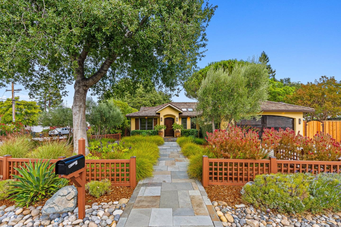 Detail Gallery Image 2 of 57 For 1683 Dalehurst Ave, Los Altos,  CA 94024 - 4 Beds | 2/1 Baths