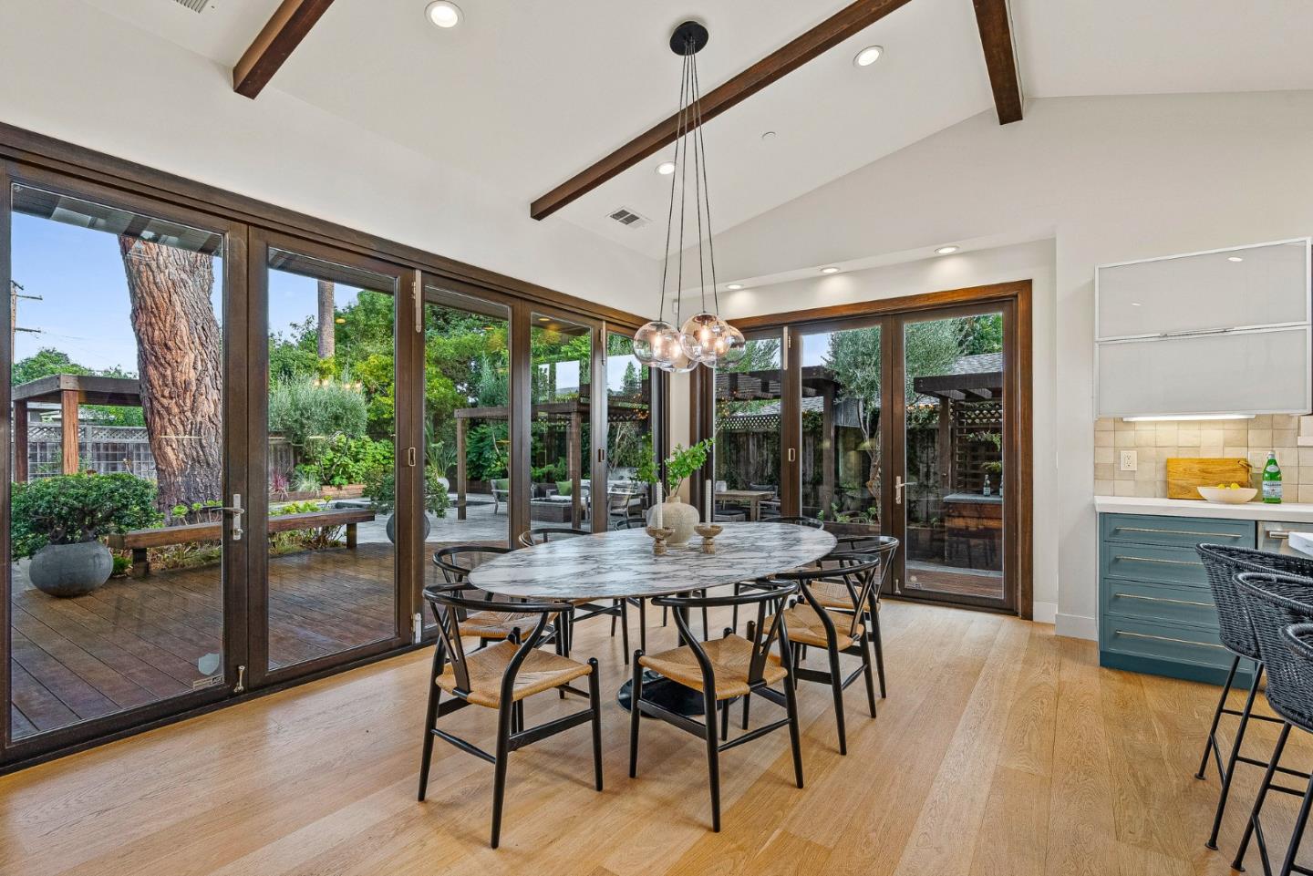 Detail Gallery Image 21 of 57 For 1683 Dalehurst Ave, Los Altos,  CA 94024 - 4 Beds | 2/1 Baths