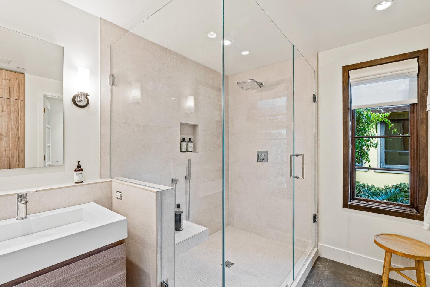 Detail Gallery Image 26 of 57 For 1683 Dalehurst Ave, Los Altos,  CA 94024 - 4 Beds | 2/1 Baths