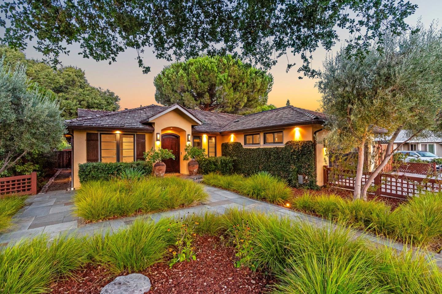 Detail Gallery Image 3 of 57 For 1683 Dalehurst Ave, Los Altos,  CA 94024 - 4 Beds | 2/1 Baths