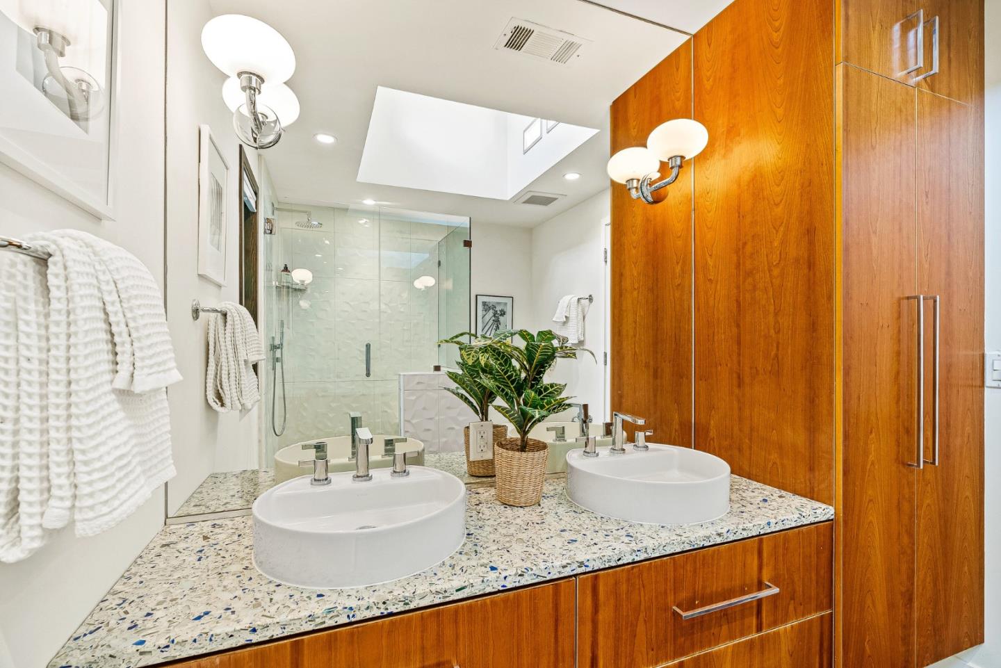 Detail Gallery Image 30 of 57 For 1683 Dalehurst Ave, Los Altos,  CA 94024 - 4 Beds | 2/1 Baths