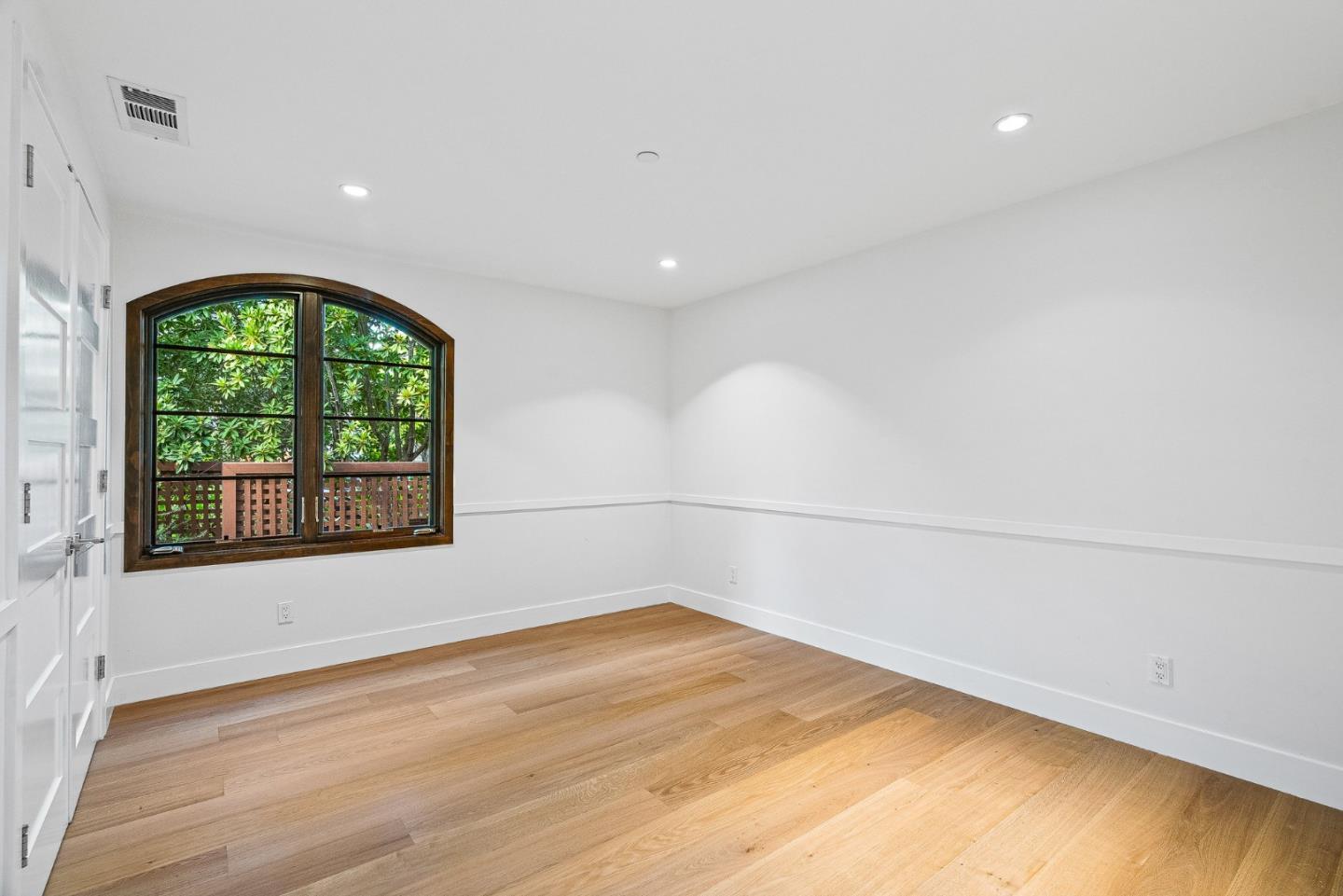 Detail Gallery Image 34 of 57 For 1683 Dalehurst Ave, Los Altos,  CA 94024 - 4 Beds | 2/1 Baths
