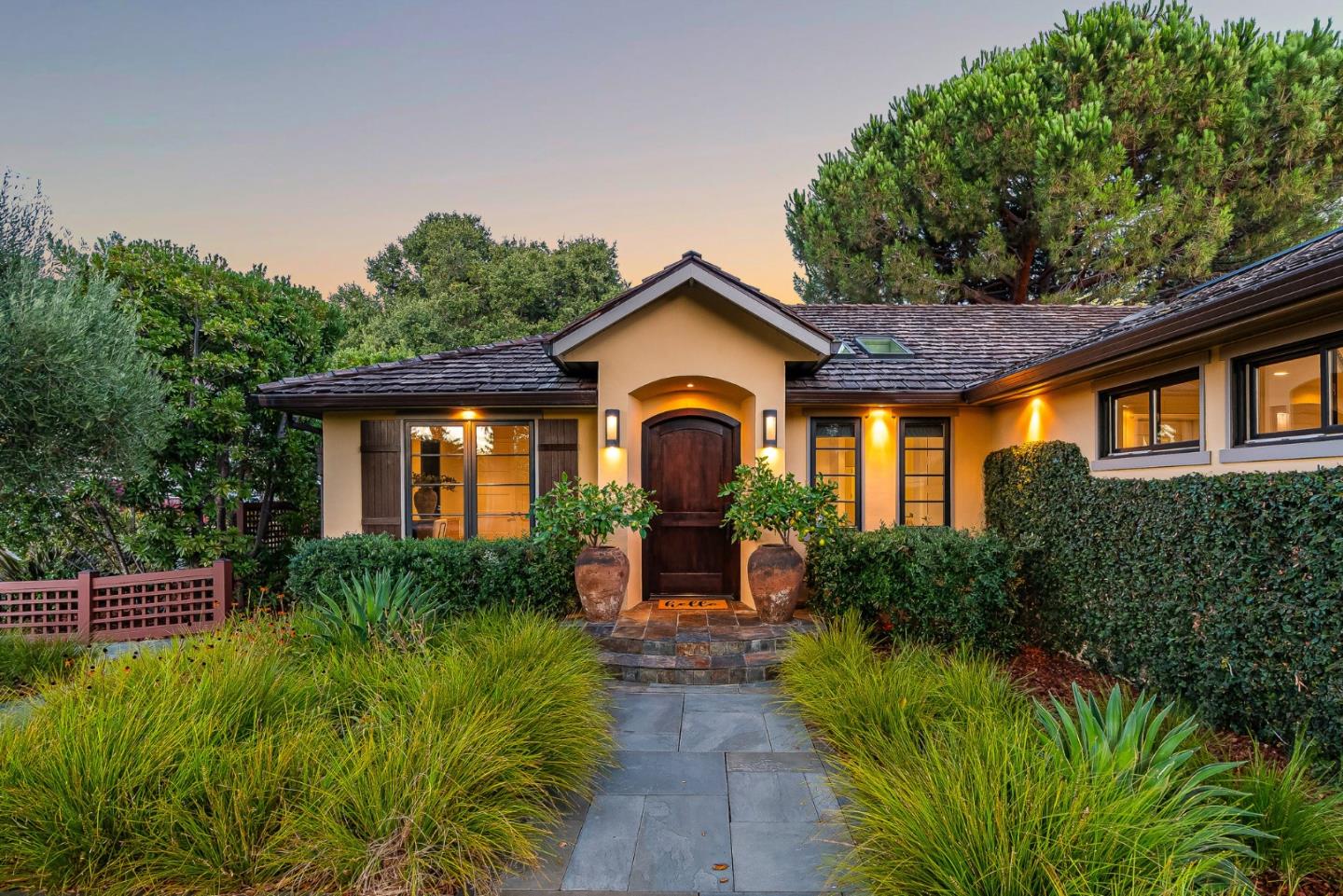 Detail Gallery Image 4 of 57 For 1683 Dalehurst Ave, Los Altos,  CA 94024 - 4 Beds | 2/1 Baths