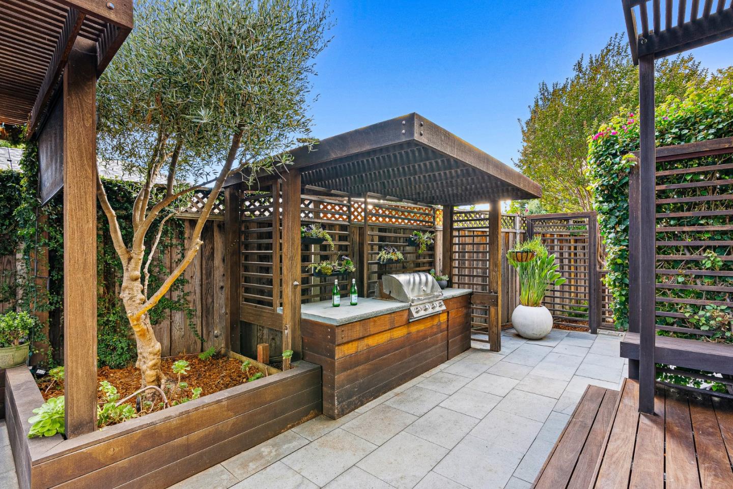 Detail Gallery Image 42 of 57 For 1683 Dalehurst Ave, Los Altos,  CA 94024 - 4 Beds | 2/1 Baths