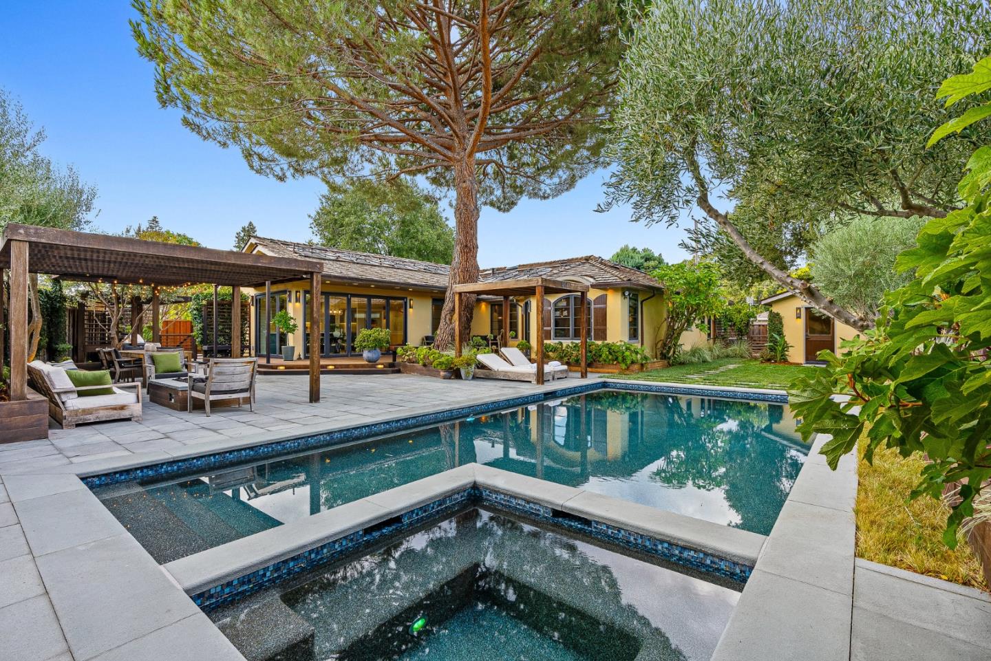 Detail Gallery Image 47 of 57 For 1683 Dalehurst Ave, Los Altos,  CA 94024 - 4 Beds | 2/1 Baths