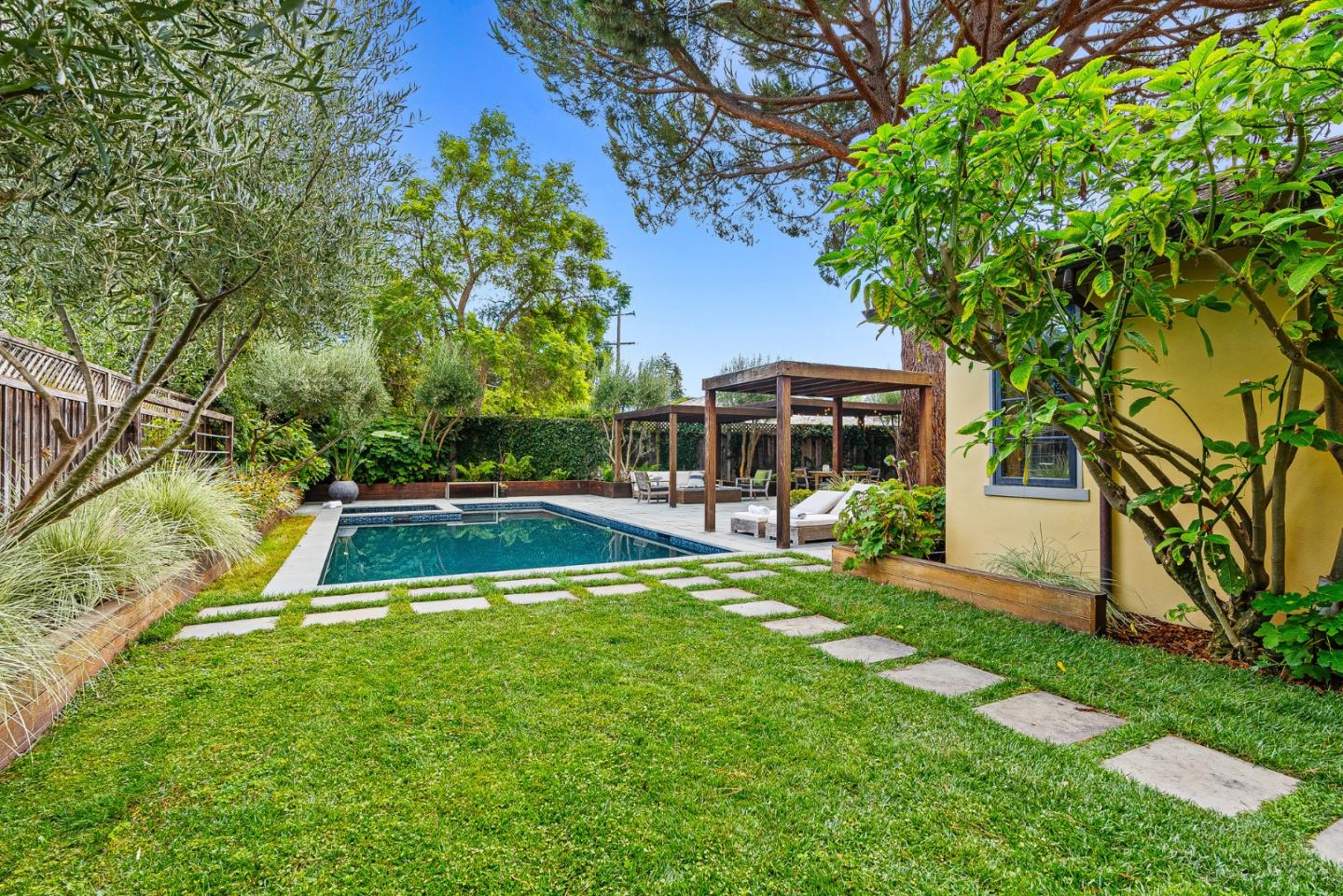Detail Gallery Image 49 of 57 For 1683 Dalehurst Ave, Los Altos,  CA 94024 - 4 Beds | 2/1 Baths