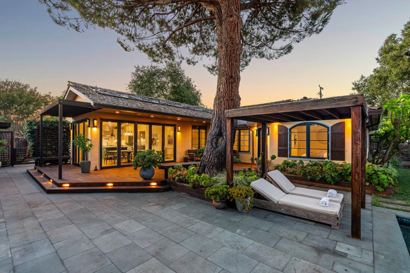 Detail Gallery Image 5 of 57 For 1683 Dalehurst Ave, Los Altos,  CA 94024 - 4 Beds | 2/1 Baths