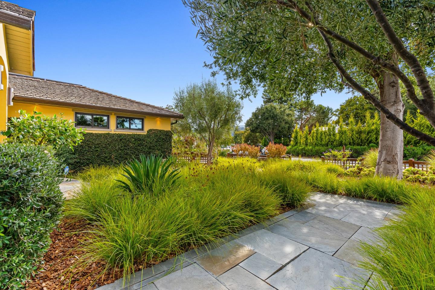 Detail Gallery Image 9 of 57 For 1683 Dalehurst Ave, Los Altos,  CA 94024 - 4 Beds | 2/1 Baths