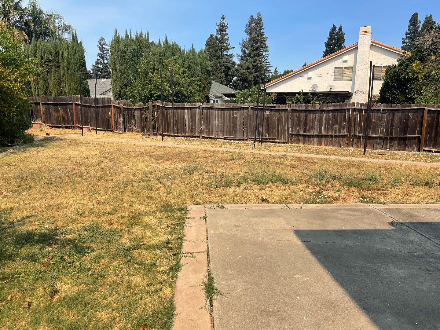Detail Gallery Image 10 of 12 For 1763 Bridgecreek Dr, Sacramento,  CA 95833 - 4 Beds | 2/1 Baths