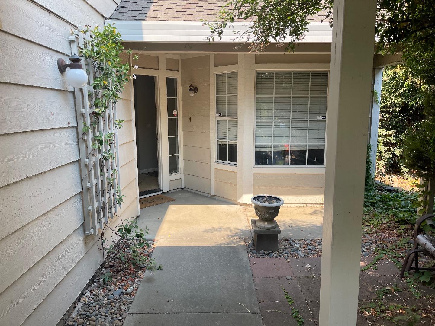 Detail Gallery Image 3 of 12 For 1763 Bridgecreek Dr, Sacramento,  CA 95833 - 4 Beds | 2/1 Baths