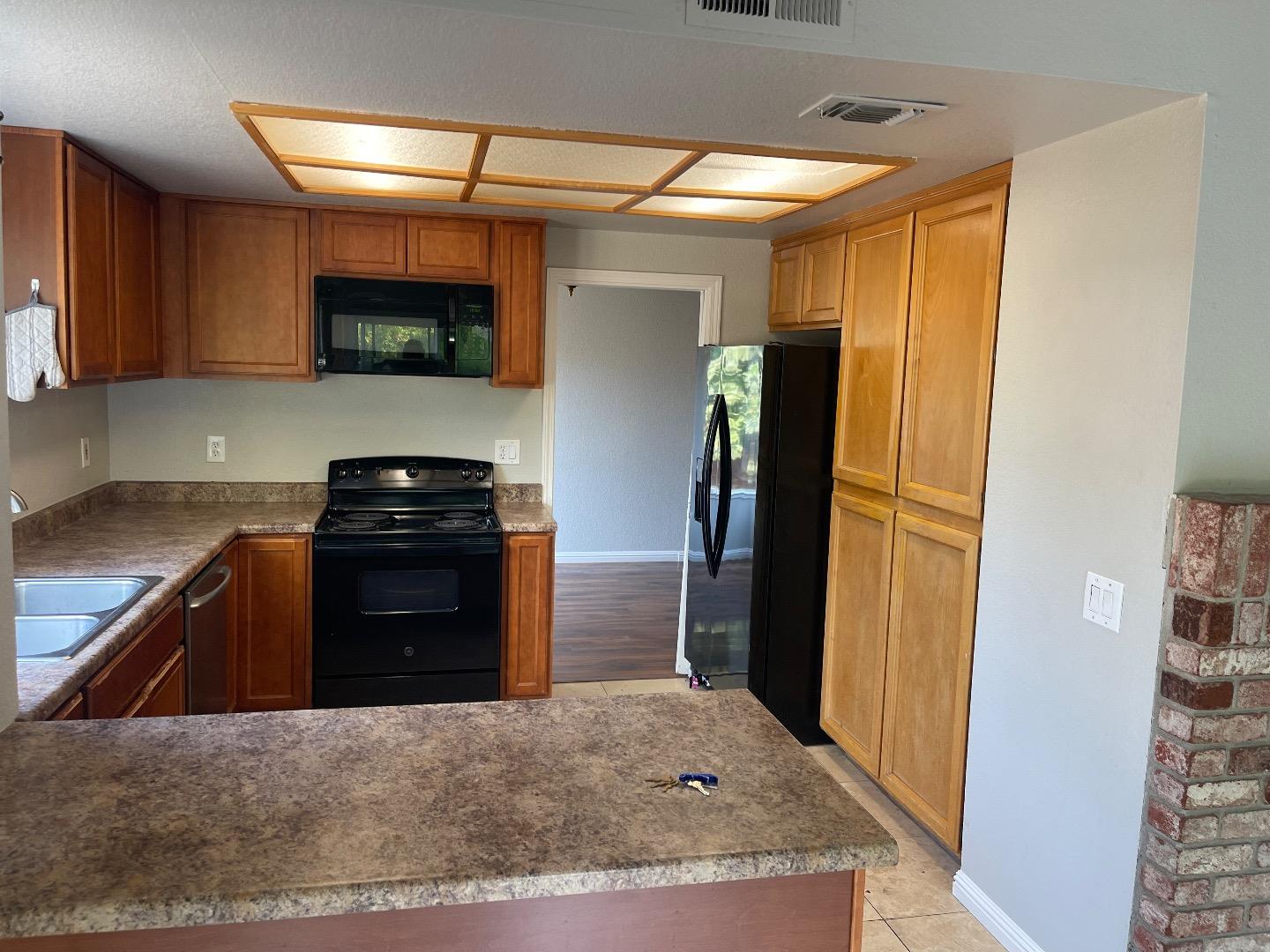 Detail Gallery Image 5 of 12 For 1763 Bridgecreek Dr, Sacramento,  CA 95833 - 4 Beds | 2/1 Baths
