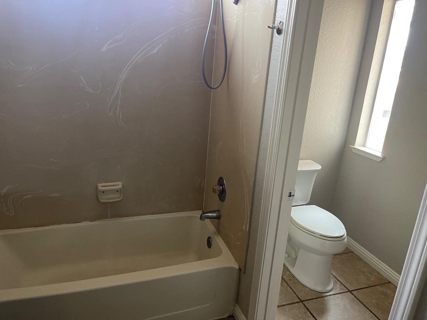 Detail Gallery Image 7 of 12 For 1763 Bridgecreek Dr, Sacramento,  CA 95833 - 4 Beds | 2/1 Baths