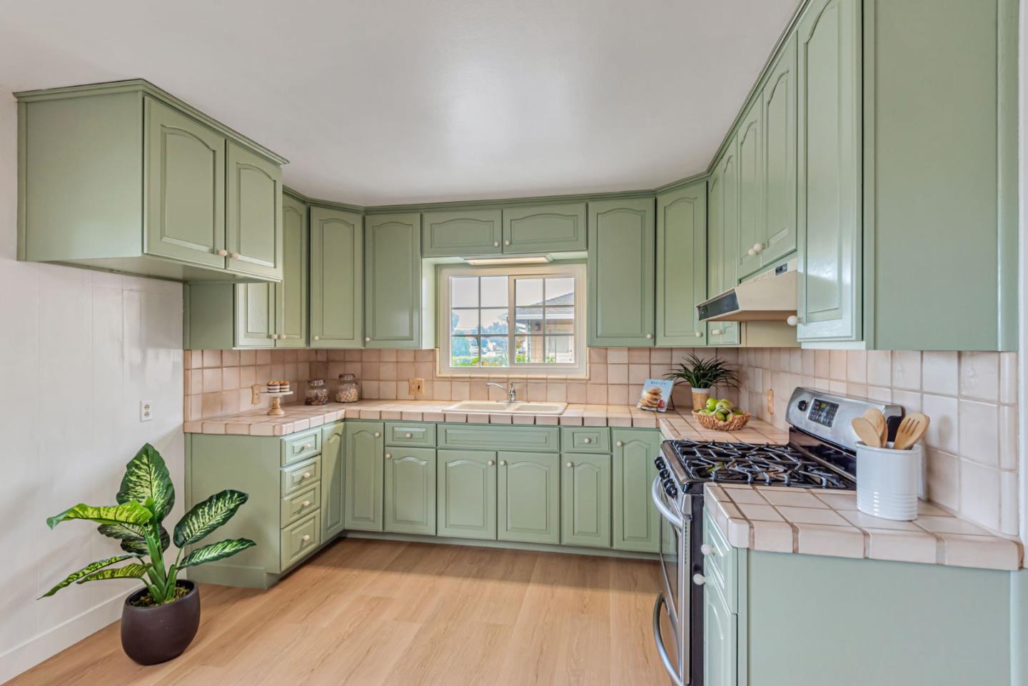 Detail Gallery Image 14 of 51 For 2356 Kay Dr, Santa Clara,  CA 95050 - 3 Beds | 2/1 Baths