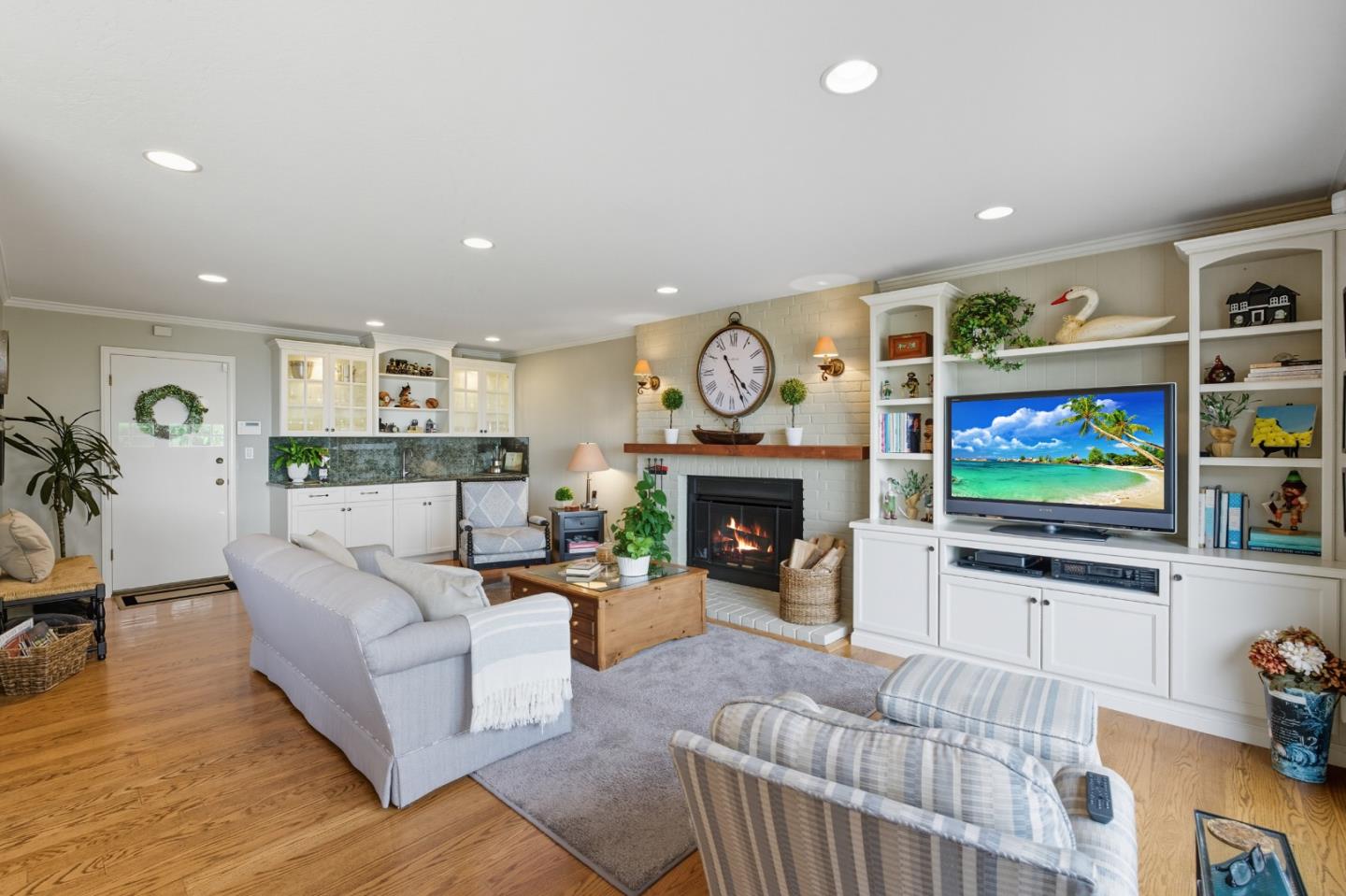 Detail Gallery Image 11 of 37 For 7 Somerset Ct, Belmont,  CA 94002 - 4 Beds | 2/1 Baths