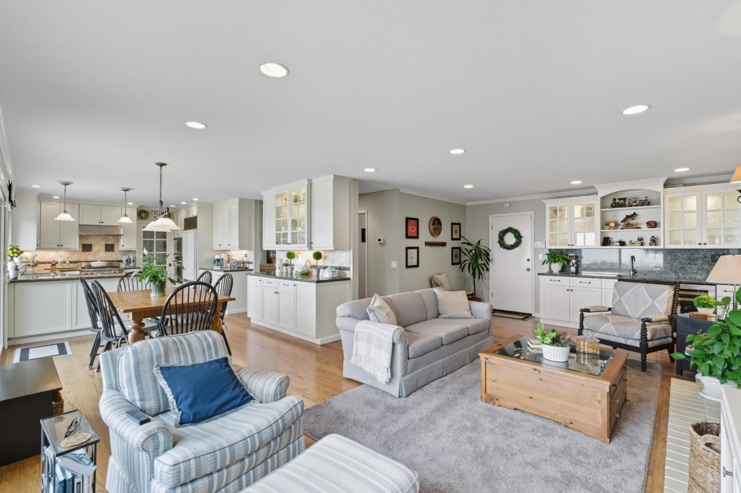 Detail Gallery Image 12 of 37 For 7 Somerset Ct, Belmont,  CA 94002 - 4 Beds | 2/1 Baths