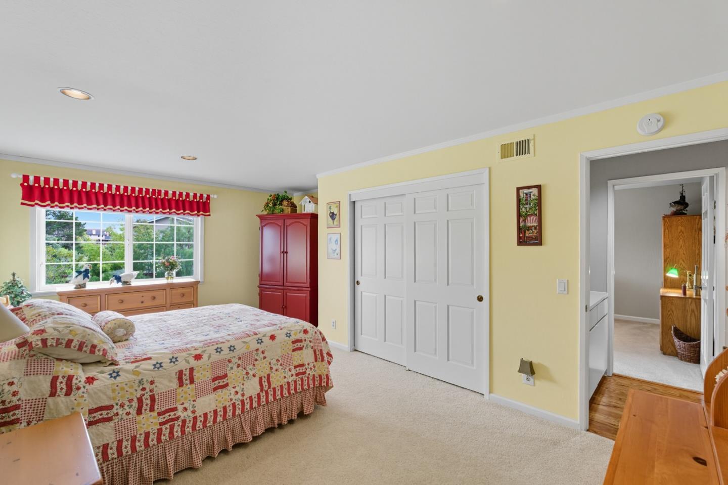 Detail Gallery Image 24 of 37 For 7 Somerset Ct, Belmont,  CA 94002 - 4 Beds | 2/1 Baths