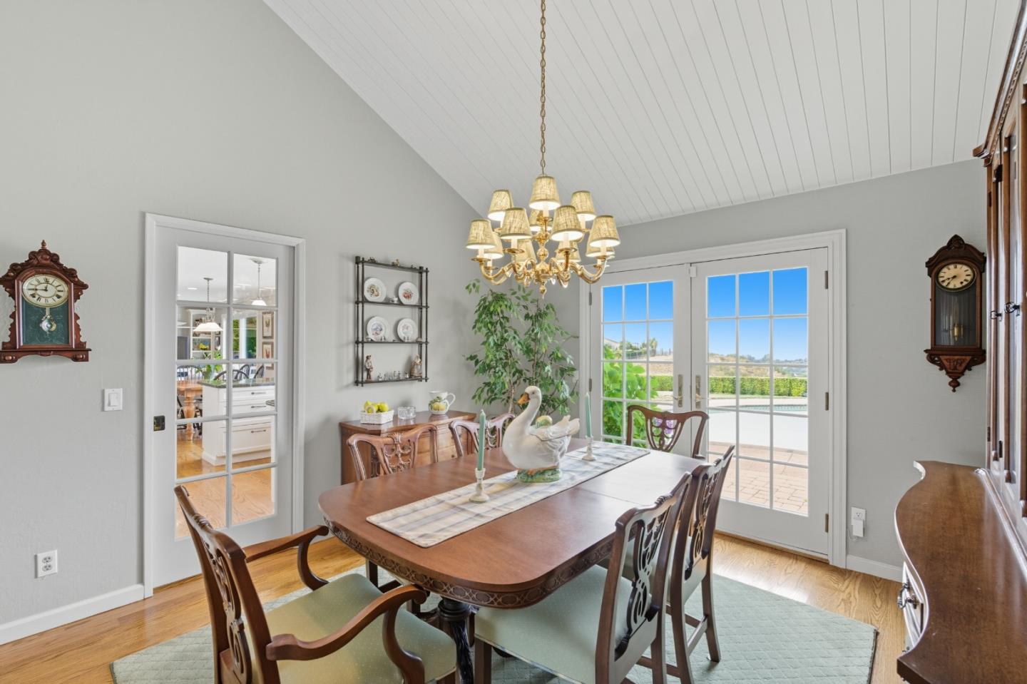 Detail Gallery Image 6 of 37 For 7 Somerset Ct, Belmont,  CA 94002 - 4 Beds | 2/1 Baths