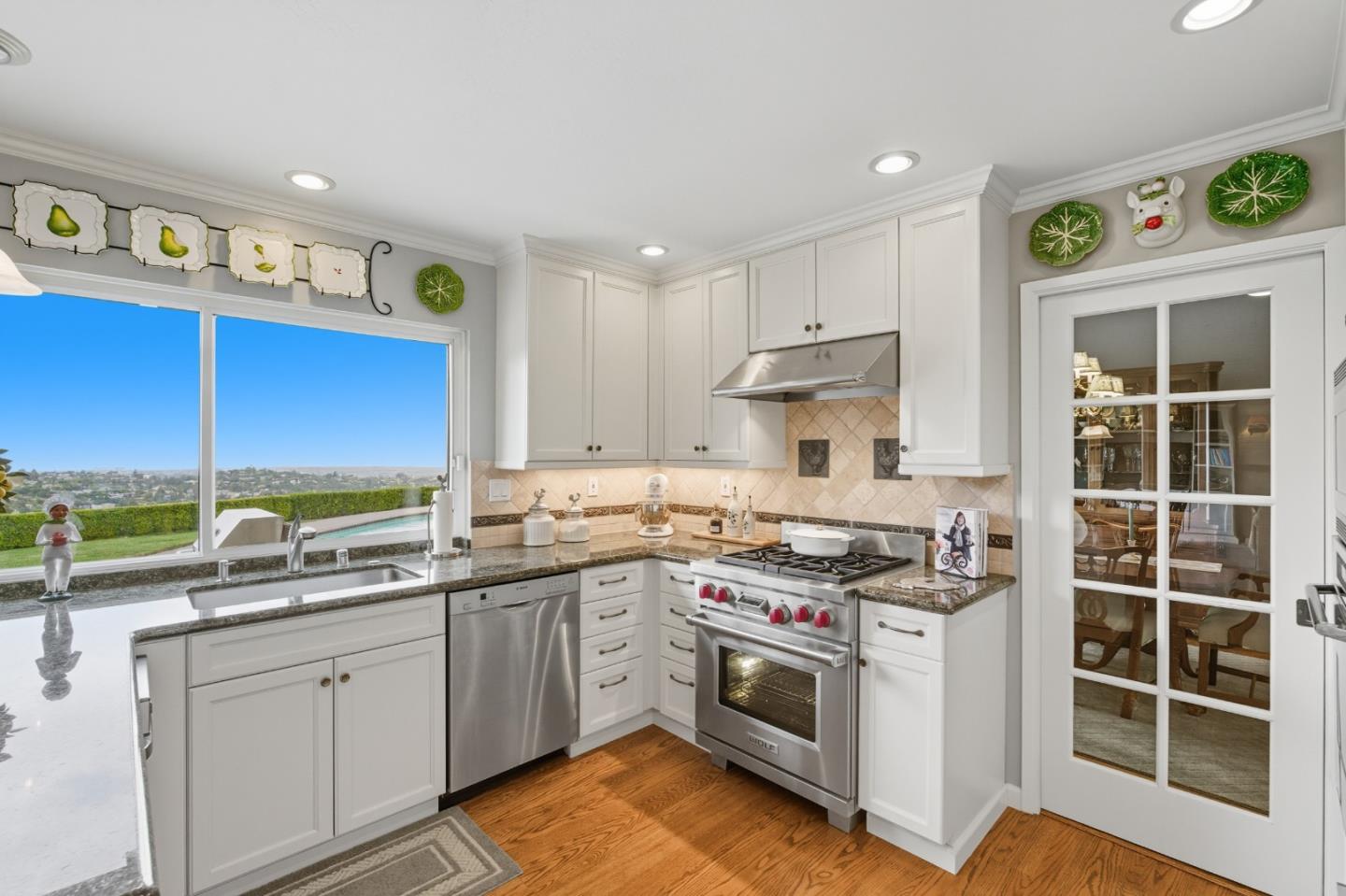Detail Gallery Image 8 of 37 For 7 Somerset Ct, Belmont,  CA 94002 - 4 Beds | 2/1 Baths