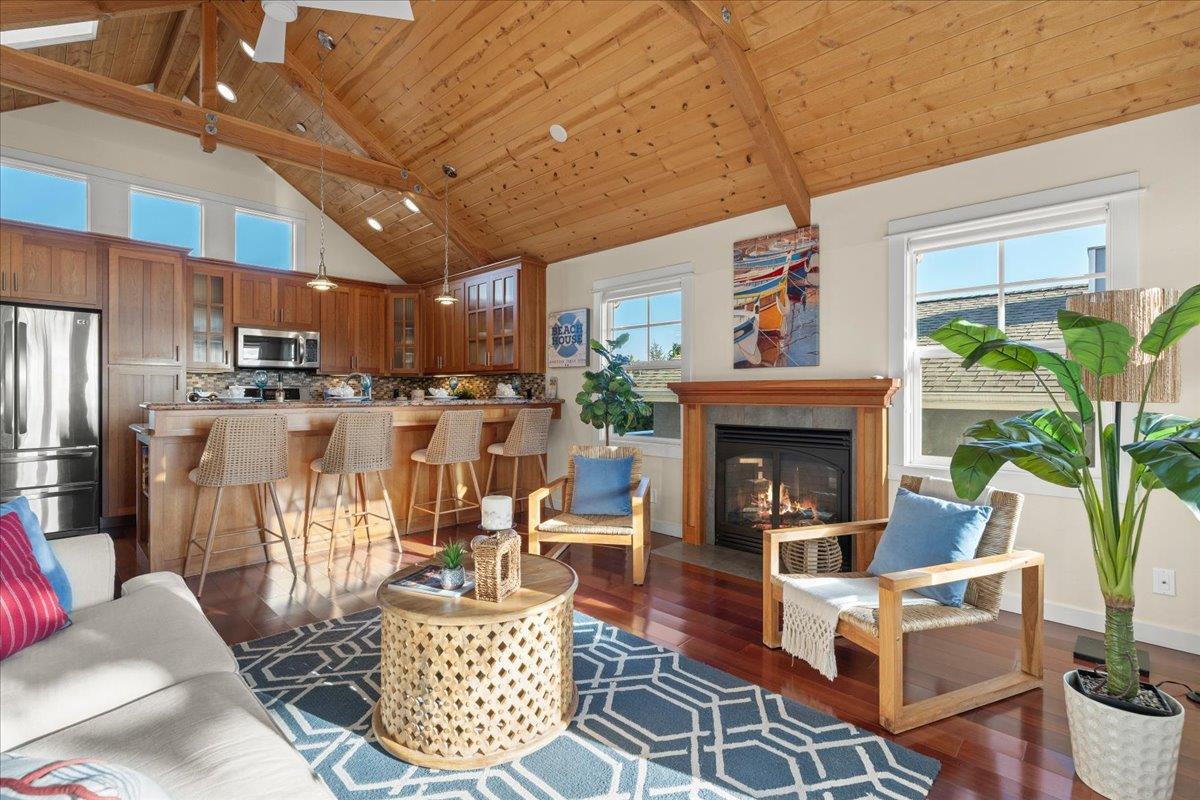 Detail Gallery Image 11 of 28 For 440 Lago Ln, Santa Cruz,  CA 95062 - 3 Beds | 2/1 Baths