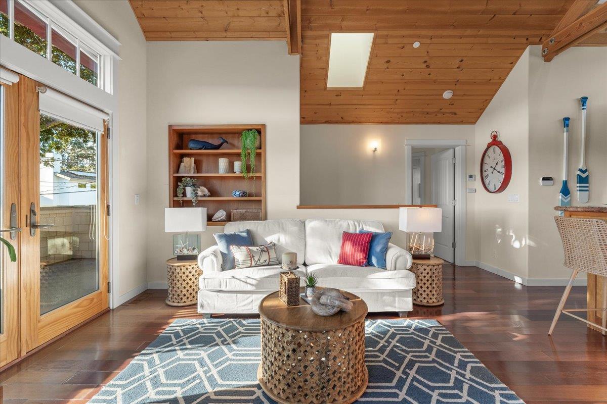 Detail Gallery Image 12 of 28 For 440 Lago Ln, Santa Cruz,  CA 95062 - 3 Beds | 2/1 Baths