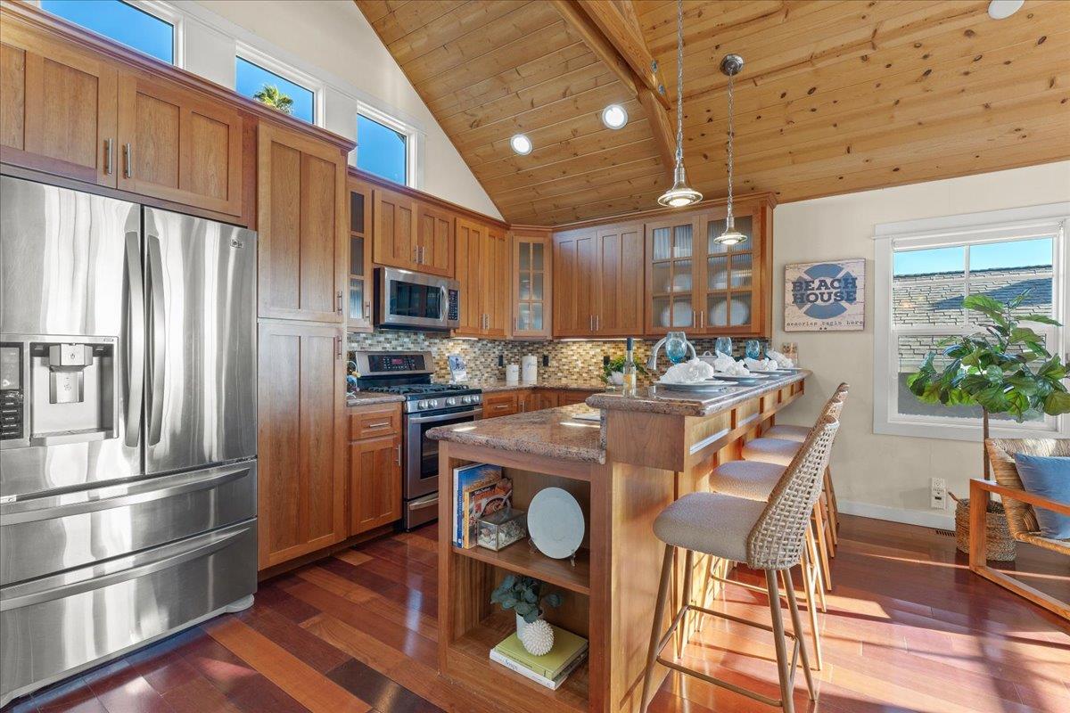 Detail Gallery Image 14 of 28 For 440 Lago Ln, Santa Cruz,  CA 95062 - 3 Beds | 2/1 Baths