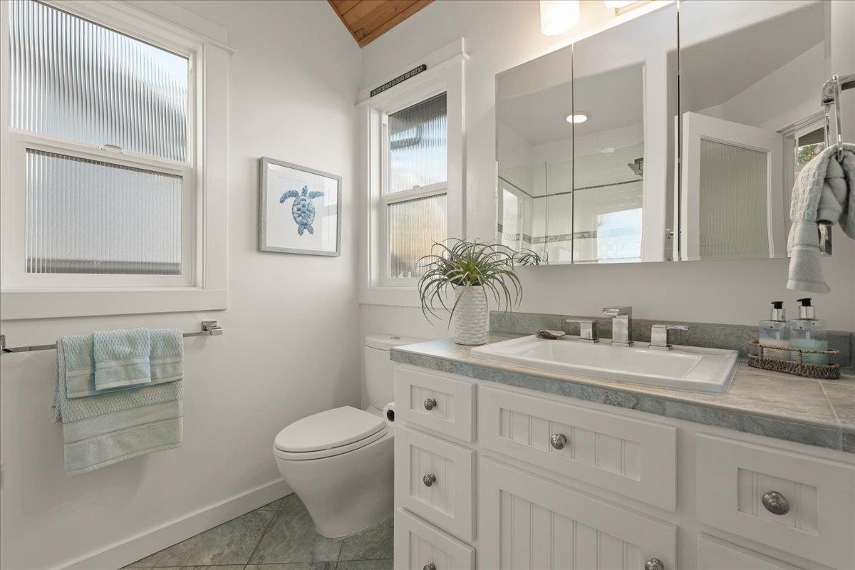Detail Gallery Image 22 of 28 For 440 Lago Ln, Santa Cruz,  CA 95062 - 3 Beds | 2/1 Baths