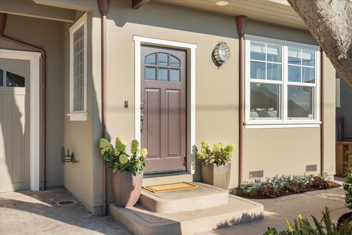 Detail Gallery Image 3 of 28 For 440 Lago Ln, Santa Cruz,  CA 95062 - 3 Beds | 2/1 Baths