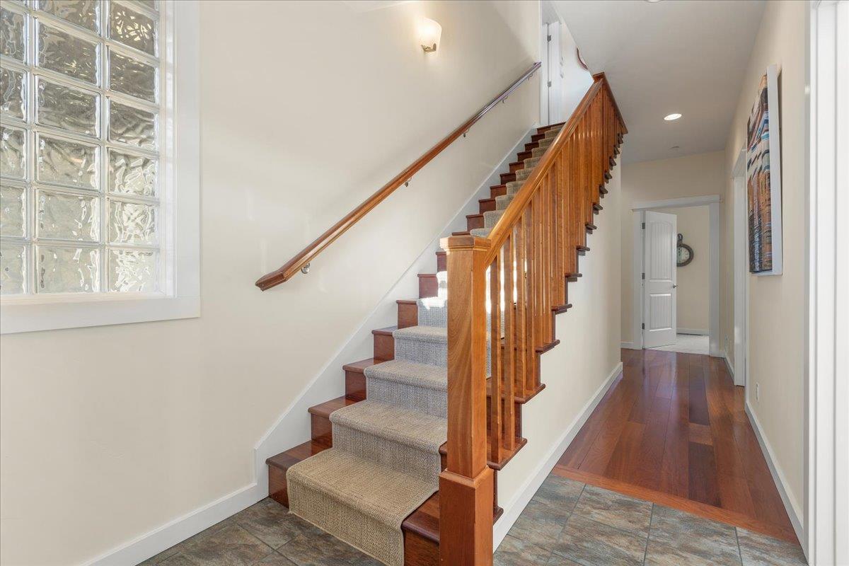 Detail Gallery Image 5 of 28 For 440 Lago Ln, Santa Cruz,  CA 95062 - 3 Beds | 2/1 Baths