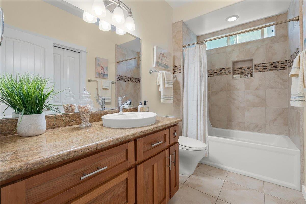 Detail Gallery Image 8 of 28 For 440 Lago Ln, Santa Cruz,  CA 95062 - 3 Beds | 2/1 Baths