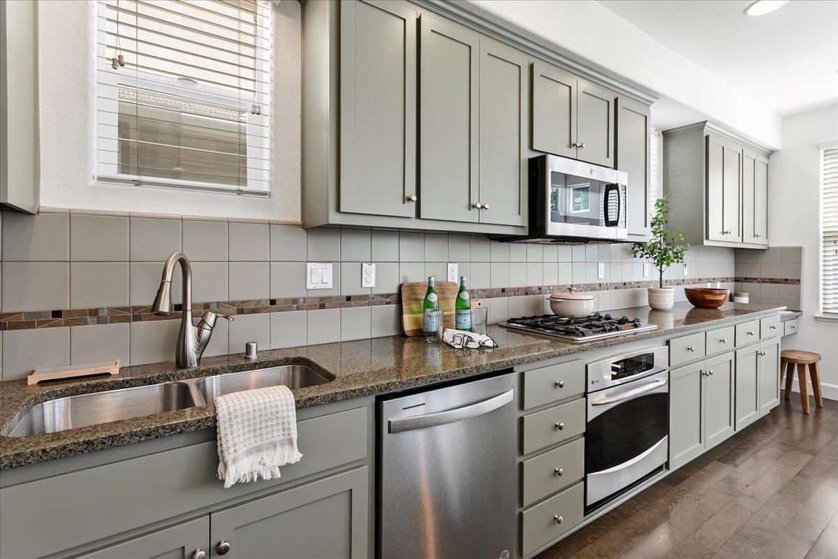 Detail Gallery Image 10 of 35 For 3593 Stout Pl, Santa Clara,  CA 95051 - 3 Beds | 3/1 Baths