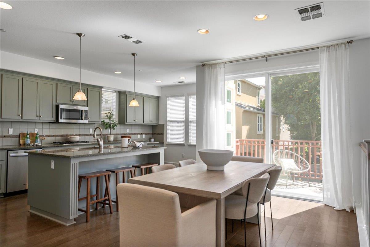 Detail Gallery Image 5 of 35 For 3593 Stout Pl, Santa Clara,  CA 95051 - 3 Beds | 3/1 Baths