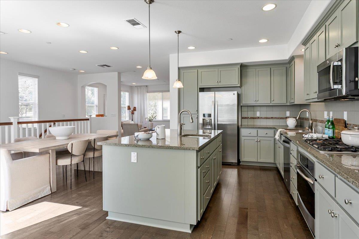 Detail Gallery Image 8 of 35 For 3593 Stout Pl, Santa Clara,  CA 95051 - 3 Beds | 3/1 Baths