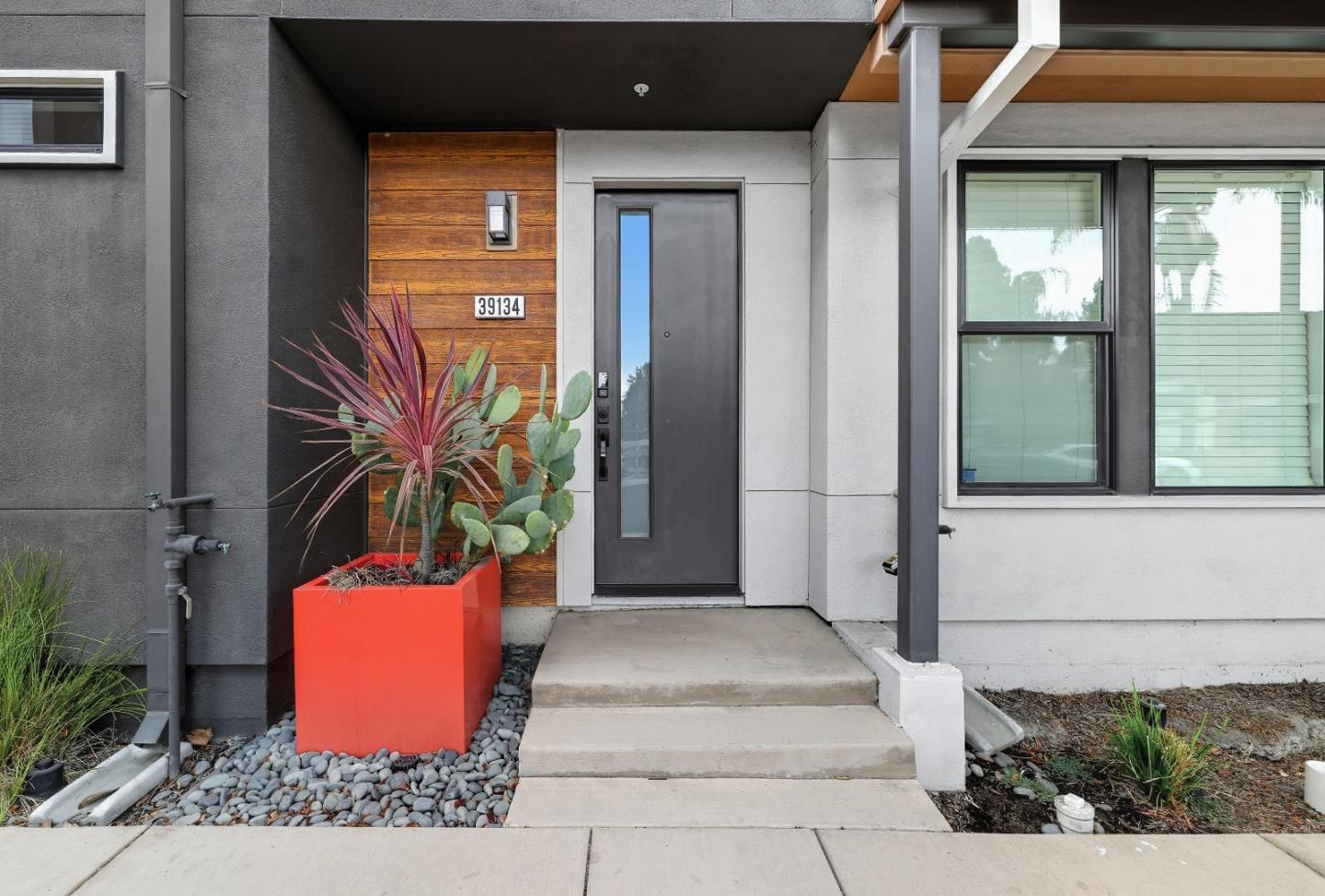 Detail Gallery Image 2 of 55 For 39134 Memorial St, Fremont,  CA 94538 - 3 Beds | 3 Baths