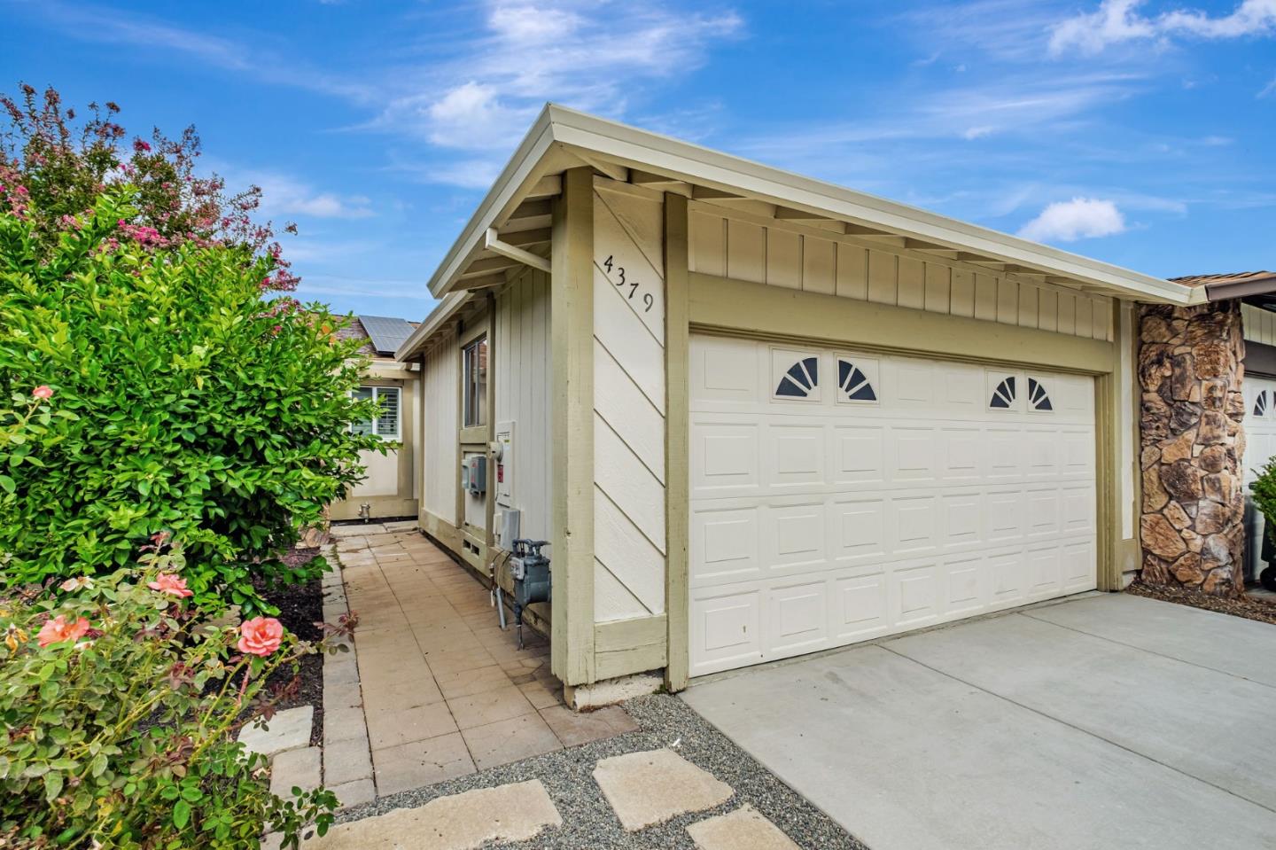 Detail Gallery Image 2 of 17 For 4379 Machado Dr, Concord,  CA 94521 - 2 Beds | 2 Baths