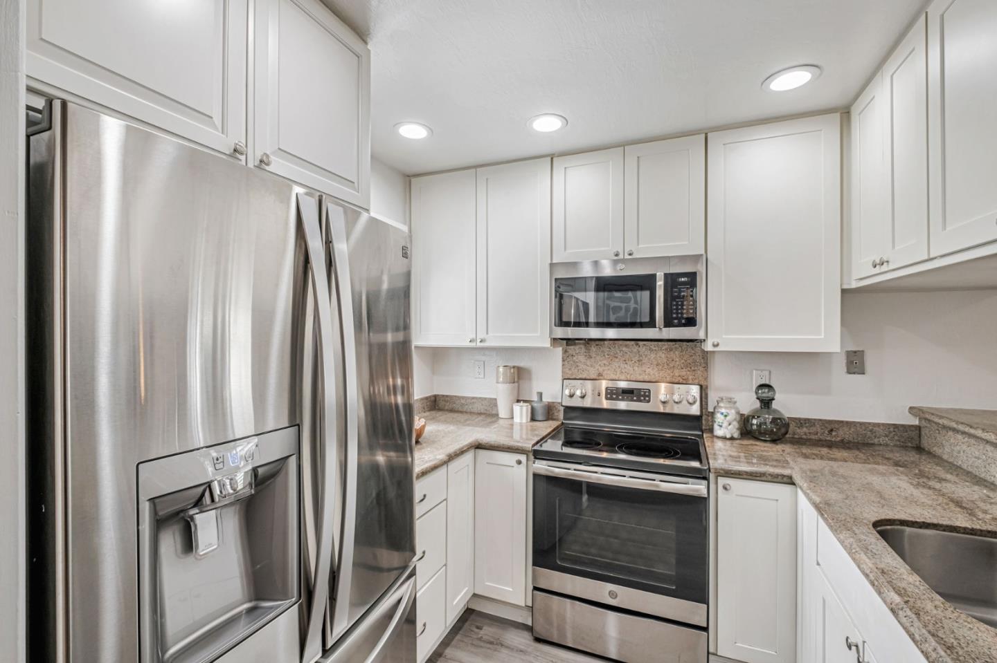 Detail Gallery Image 5 of 17 For 4379 Machado Dr, Concord,  CA 94521 - 2 Beds | 2 Baths
